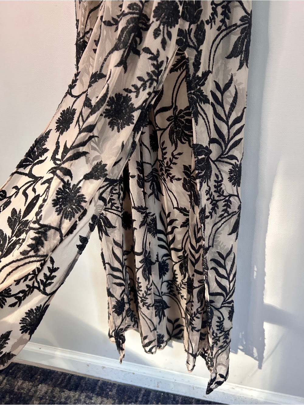 Somedays Lovin Plunge V Empire Black Embroidered Nude Mesh Strappy Maxi Dress L - Picture 8 of 13